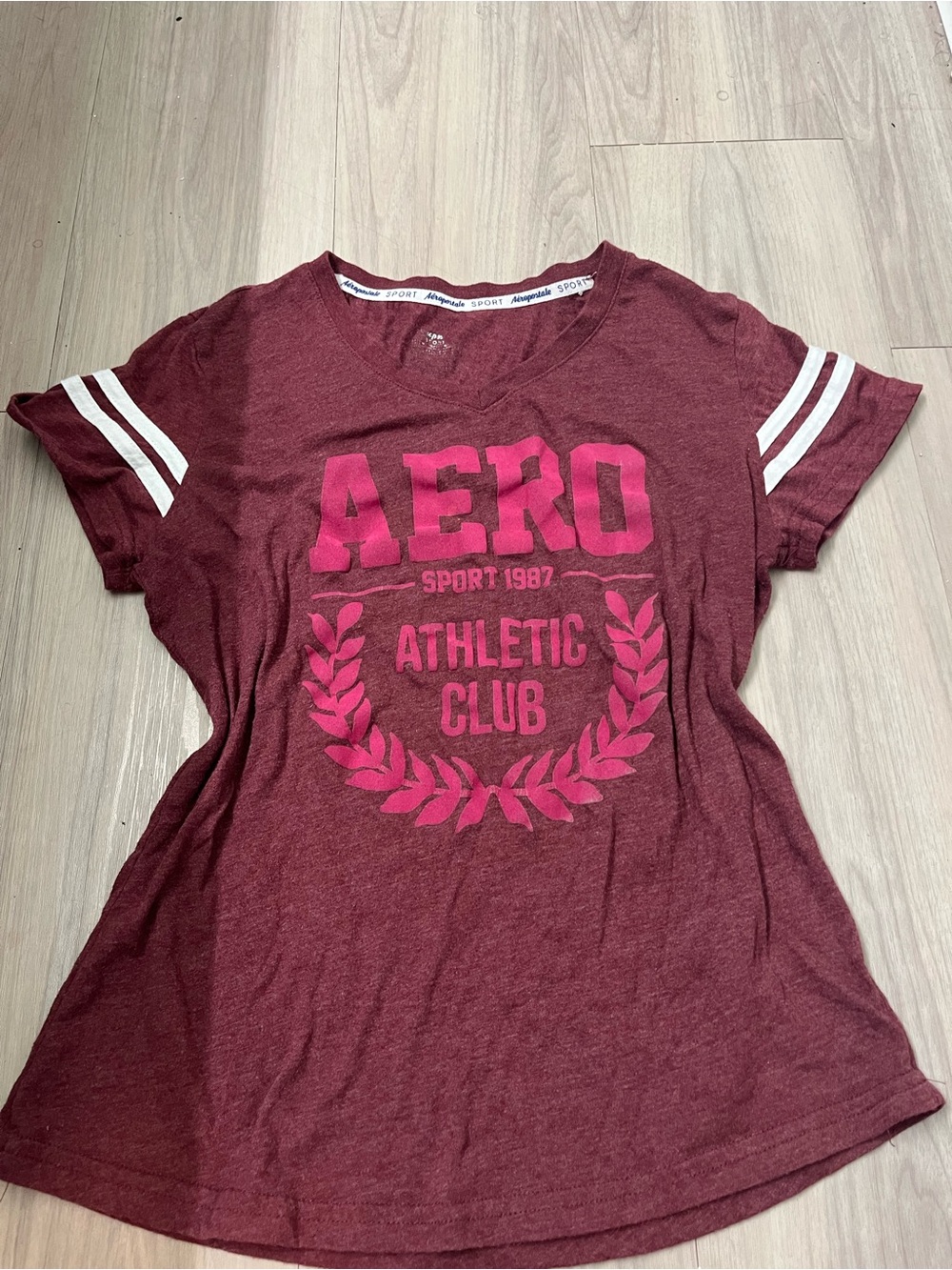 Aeropostale Women's Maroon V-Neck Athletic Tee with Pink Graphic